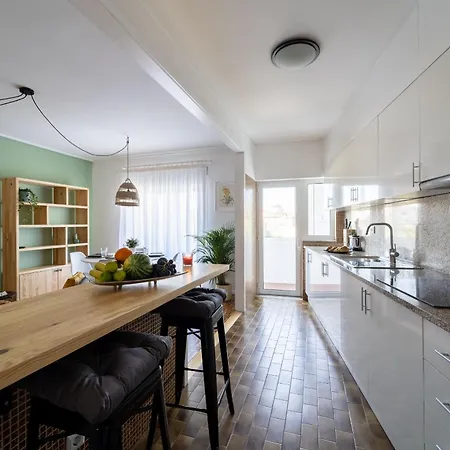 Apartamento D. Pedro V - T3 Familiar No Centro Da -